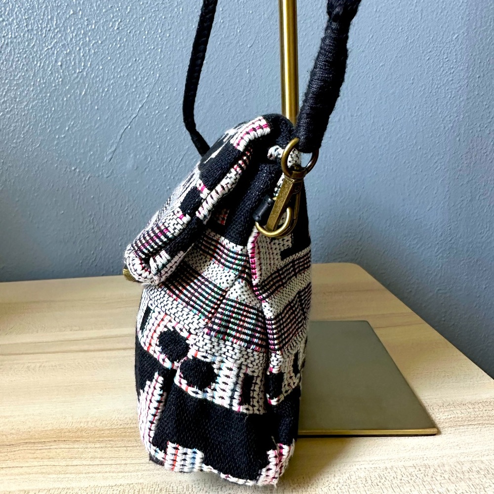 MERONA SOUTHWESTERN PATTERN CROSSBODY BAG. - Picture 6 of 9
